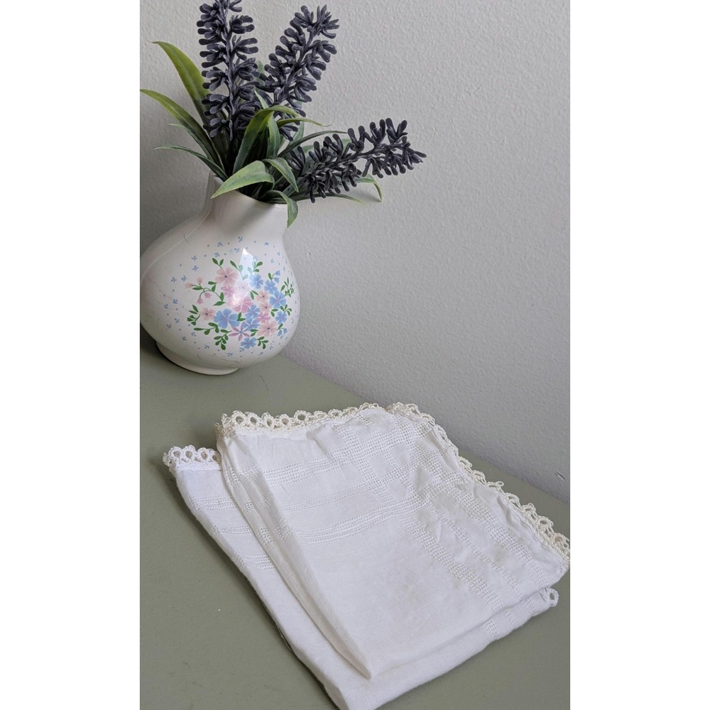 Set of 2 Vintage White Linen Napkins with Crochet Lace Trim 9x9